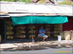 images/gallery/widodaren_fruit_market/pasar-widodaren-15.jpg
